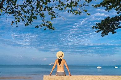 《蓝精灵2：绿石之囚》11＆2推出 新预告片公布